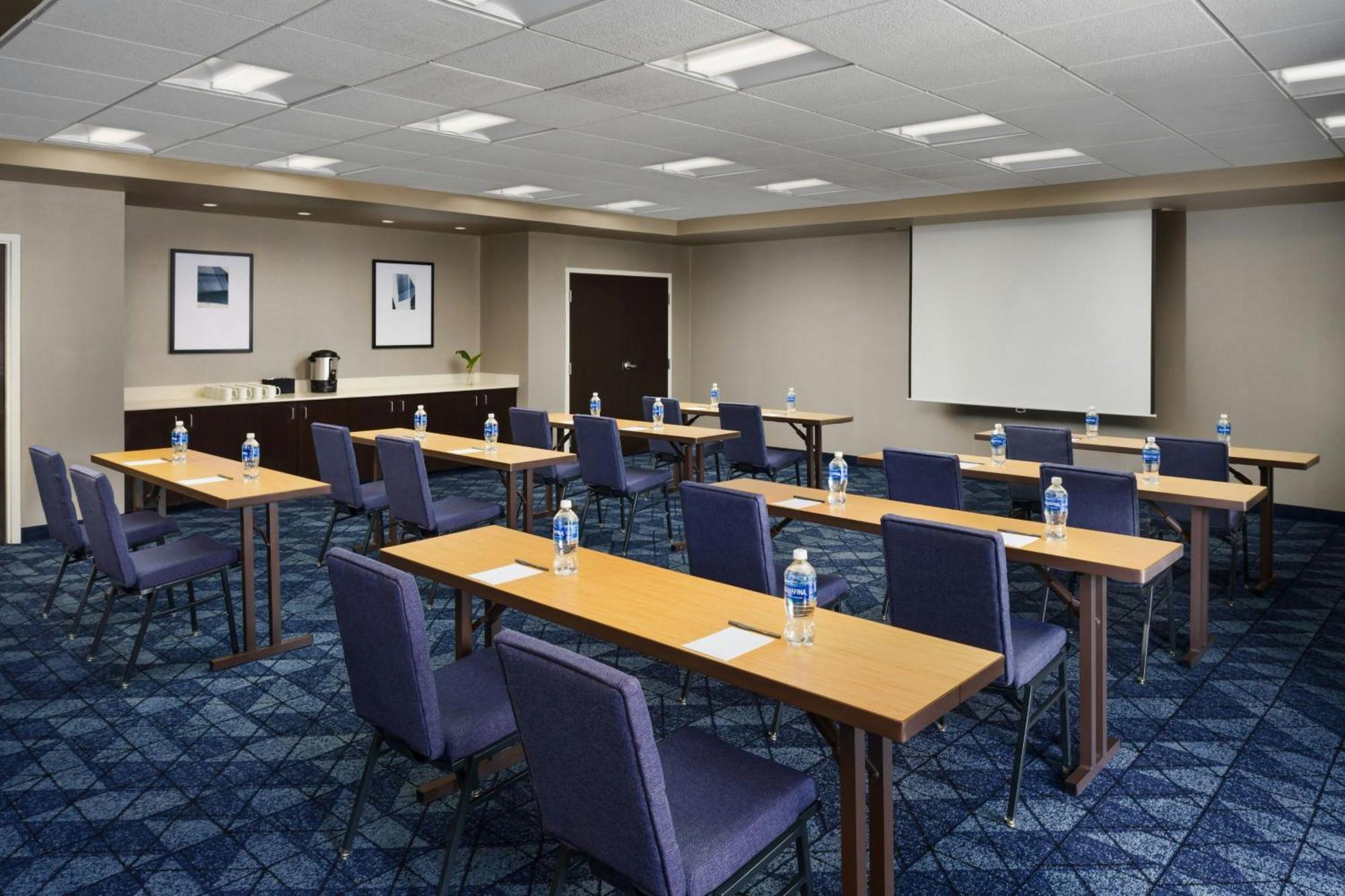 Готель Courtyard By Marriott Potomac Mills Вудбридж Екстер'єр фото